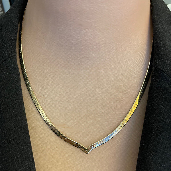 Estate 10K Yellow Gold Flat Chain V Shaped Necklace