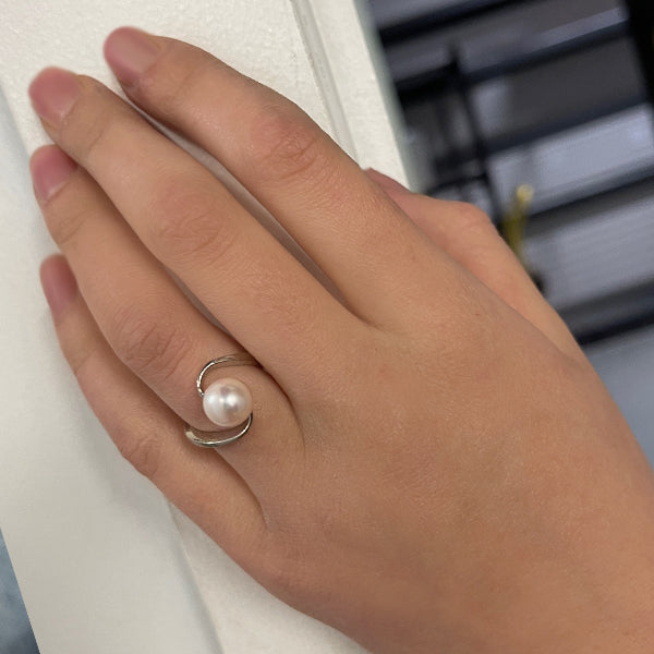 Estate 18K White Gold Pearl Bypass Ring