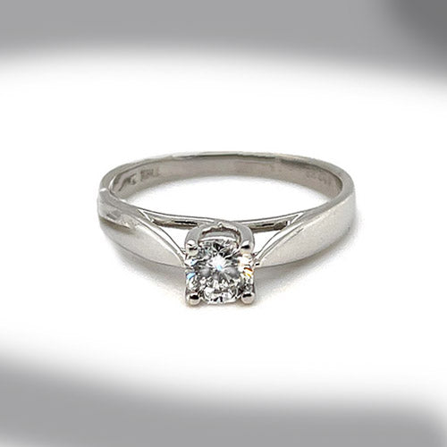 Estate Platinum 0.30ct Diamond Solitaire Engagement Ring